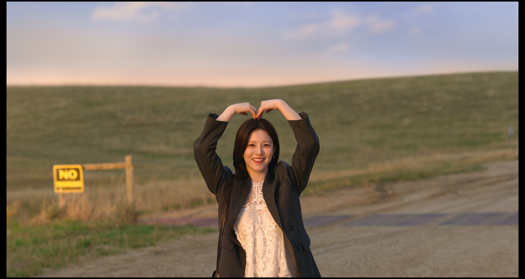 블랙 재킷과 청바지의 정답 조합, 차무희 감정 코디 분석